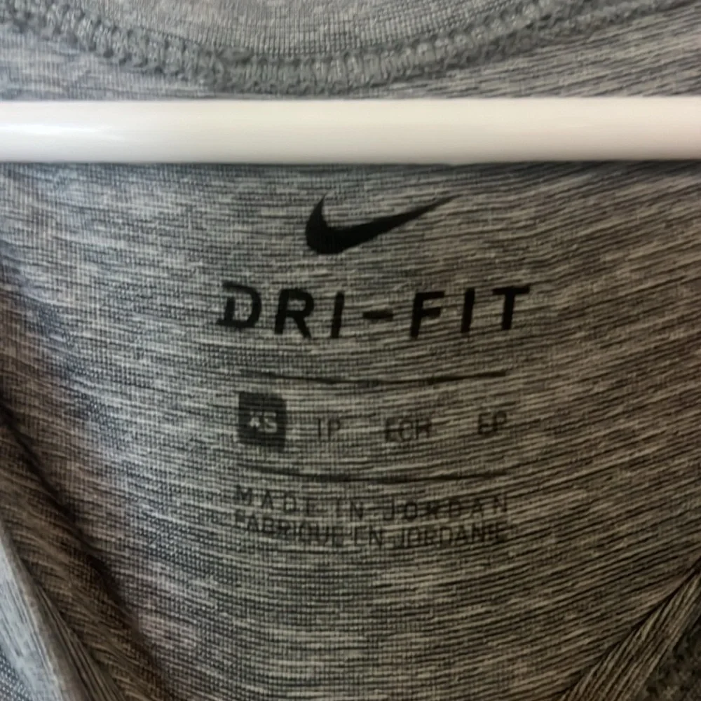 Nike Dri-Fit Gray Athletic Shirt Size Extra Small - Picture 7 of 8